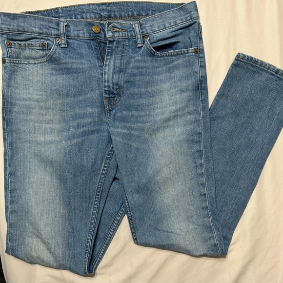 Gently used Levi 510 jeans.. size 32x30, slim fit - Picture 3 of 3